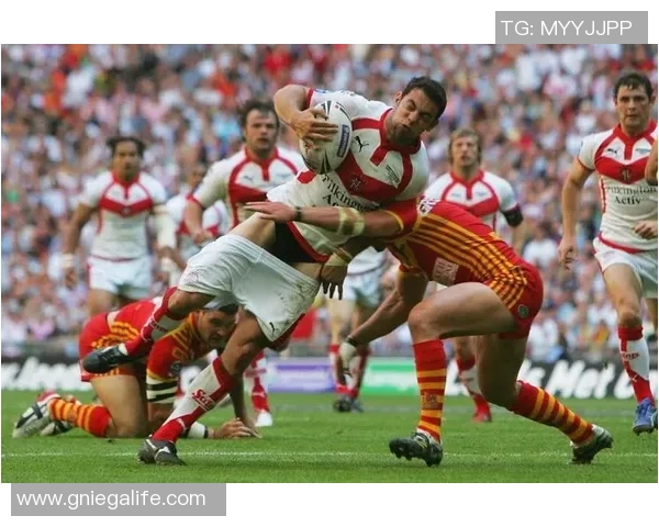 足球明星在球场上风光无限却连筷子都不会用的尴尬瞬间